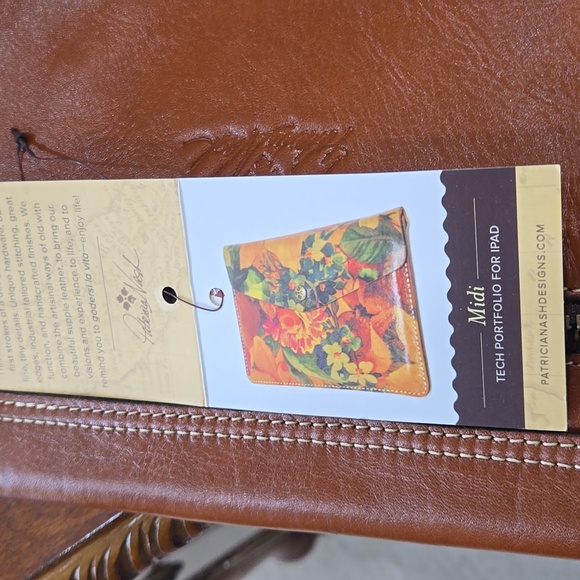 Patricia Nash tech portfolio for tablet, tan - Picture 7 of 8